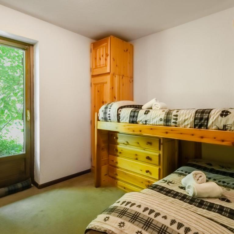 Parcheggio-Camino-8pax - Chalet immerso nella Natura - Chalet - 19