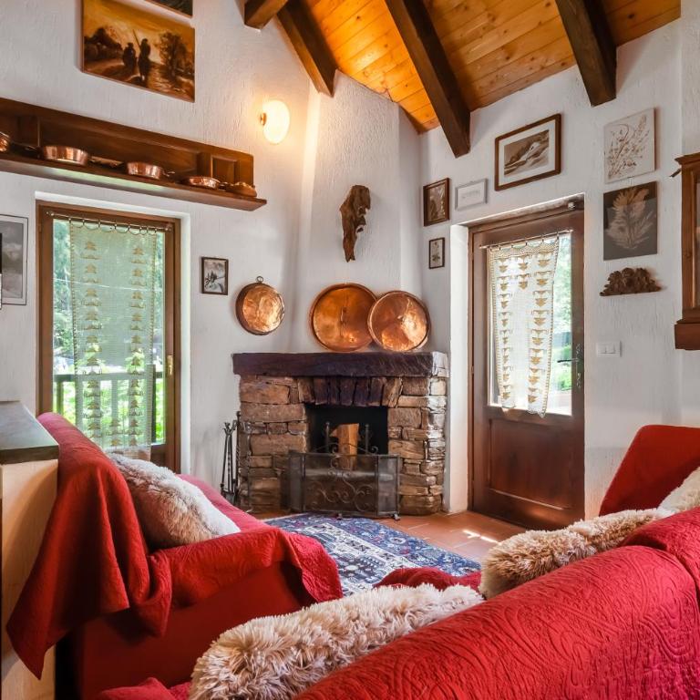 Parcheggio-Camino-8pax - Chalet immerso nella Natura - Chalet - 11