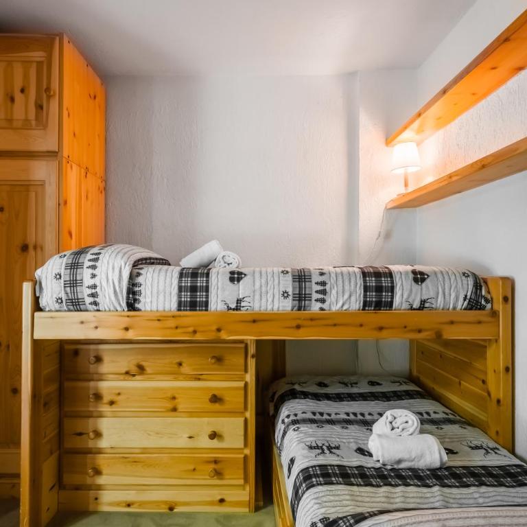 Parcheggio-Camino-8pax - Chalet immerso nella Natura - Chalet - 14