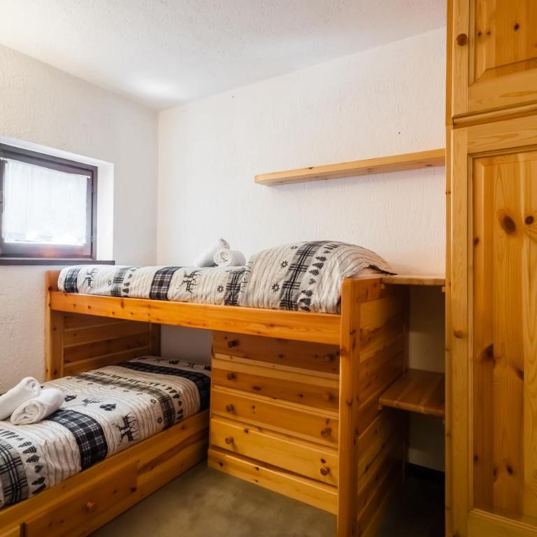 Parcheggio-Camino-8pax - Chalet immerso nella Natura - Chalet - 10