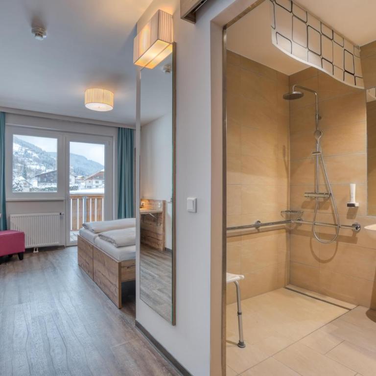 COOEE alpin Hotel Bad Kleinkirchheim - Doppelzimmer mit Balkon, barrierefrei - 1