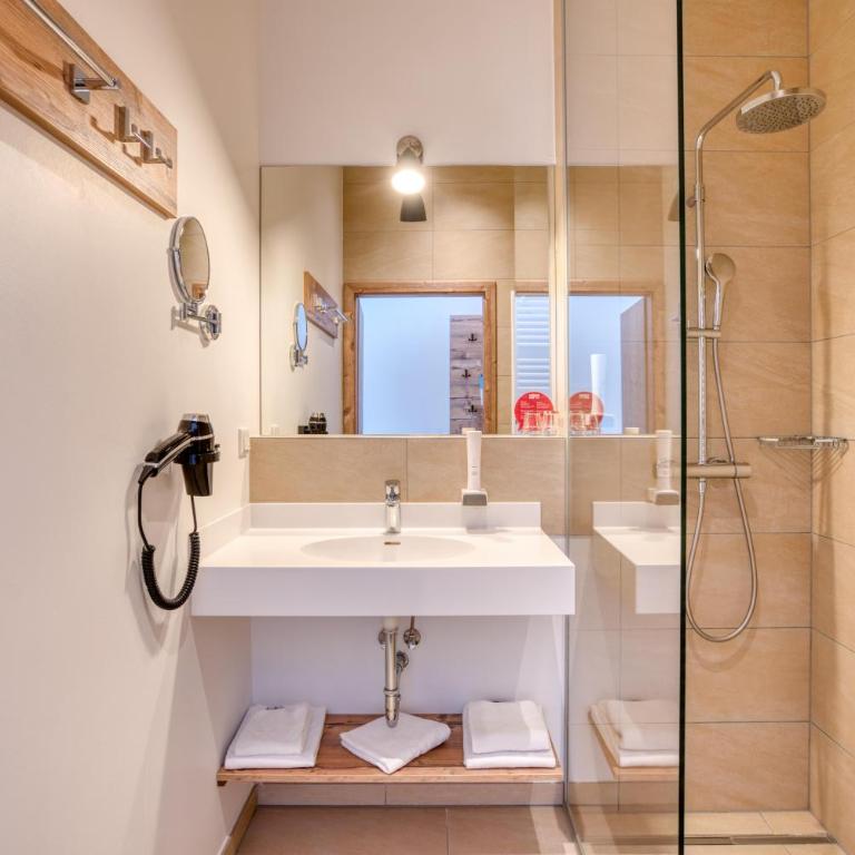 COOEE alpin Hotel Bad Kleinkirchheim - Doppelzimmer mit Balkon - 3