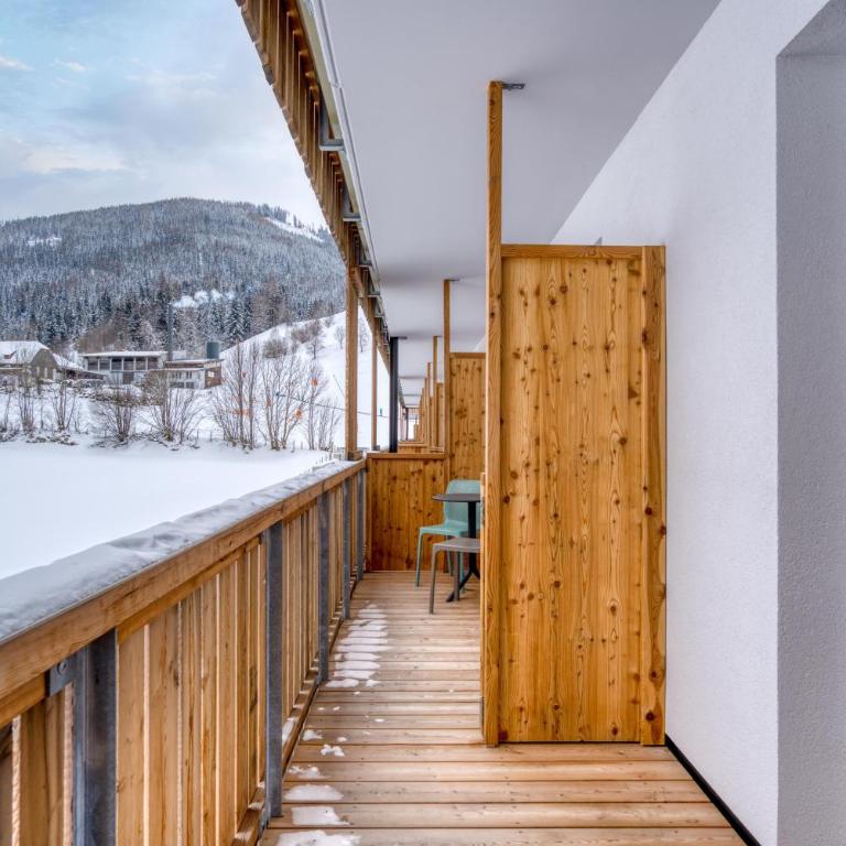COOEE alpin Hotel Bad Kleinkirchheim - Familienzimmer mit Balkon (2 Erwachsene + 2 Kinder) - 7