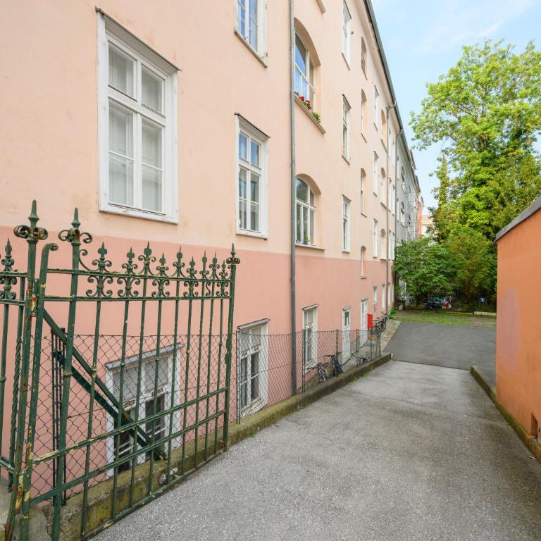 Spacious apartment in Graz for 6 people - Familien-Apartment mit 1 Schlafzimmer - 53