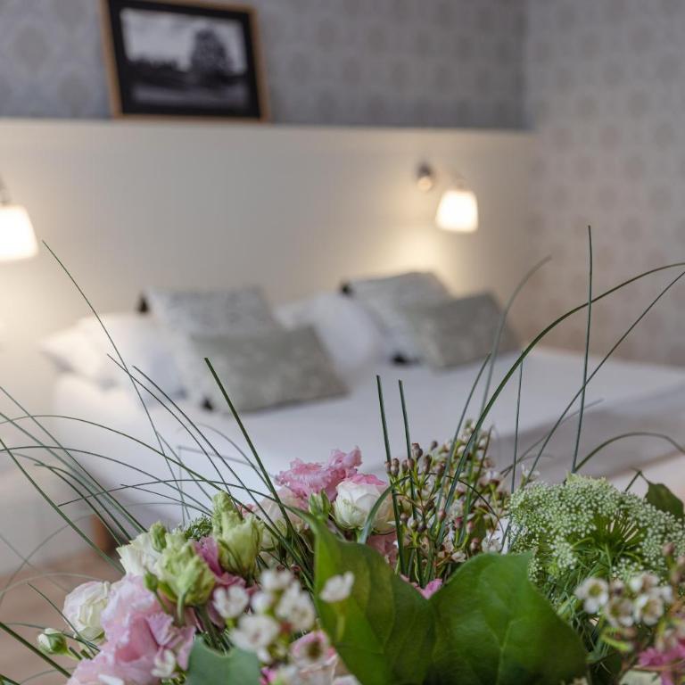 La Maison Blanche - Appart Hôtel de charme Chic & Cosy climatisé, à 350m du coeur de ville de Limoges - Accès autonome - Prestige Studio with Terrace and Air-Conditioning - 4
