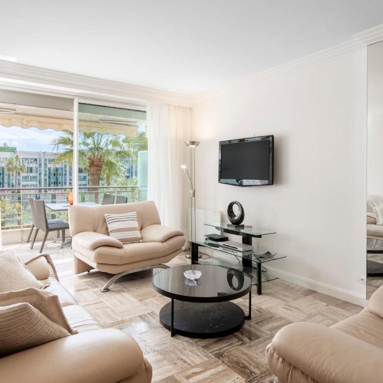 REF 30 - Cannes Croisette - Sea and gardens view apartment for rent - Appartement - 3