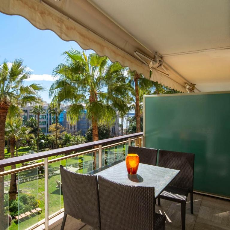 REF 30 - Cannes Croisette - Sea and gardens view apartment for rent - Appartement - 2