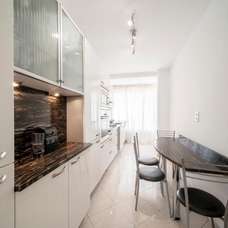 REF 30 - Cannes Croisette - Sea and gardens view apartment for rent - Appartement - 7