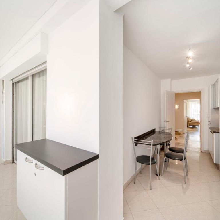 REF 30 - Cannes Croisette - Sea and gardens view apartment for rent - Appartement - 8