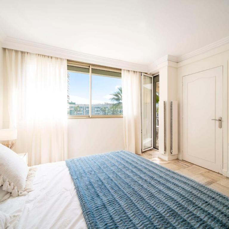 REF 30 - Cannes Croisette - Sea and gardens view apartment for rent - Appartement - 9