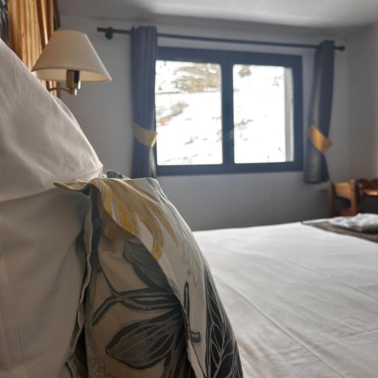 Hôtel & Spa Les Carrettes - Chambre Quadruple - Vue sur Montagnes - 1