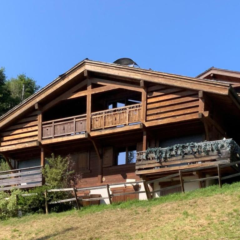 Chalet mitoyen 3 étoiles à La Clusaz, 500m des pistes, 10 pers, terrasse, cheminée, garage, WiFi - FR-1-459-186 - Chalet - 17