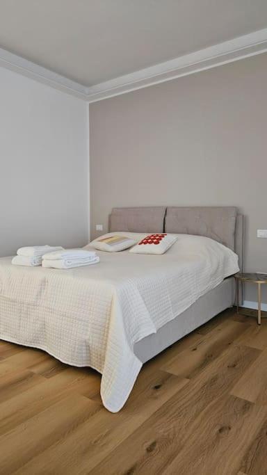 Nuovo appartamento Bianco appena ristrutturato - Three-Bedroom Apartment - 23