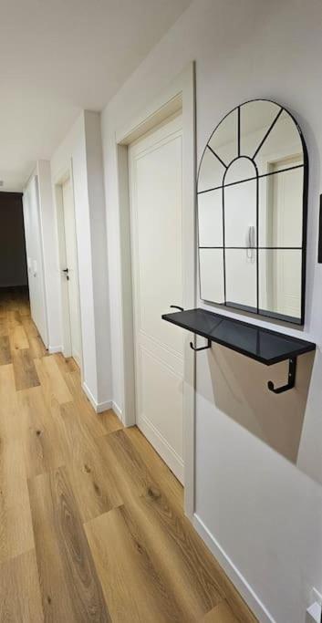 Nuovo appartamento Bianco appena ristrutturato - Three-Bedroom Apartment - 36
