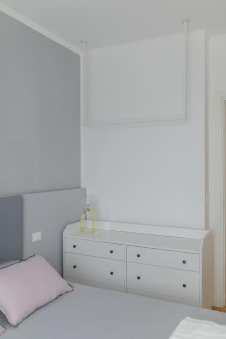 Nuovo appartamento Bianco appena ristrutturato - Three-Bedroom Apartment - 48