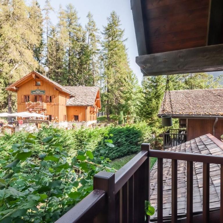Parcheggio-Camino-8pax - Chalet immerso nella Natura - Chalet - 12