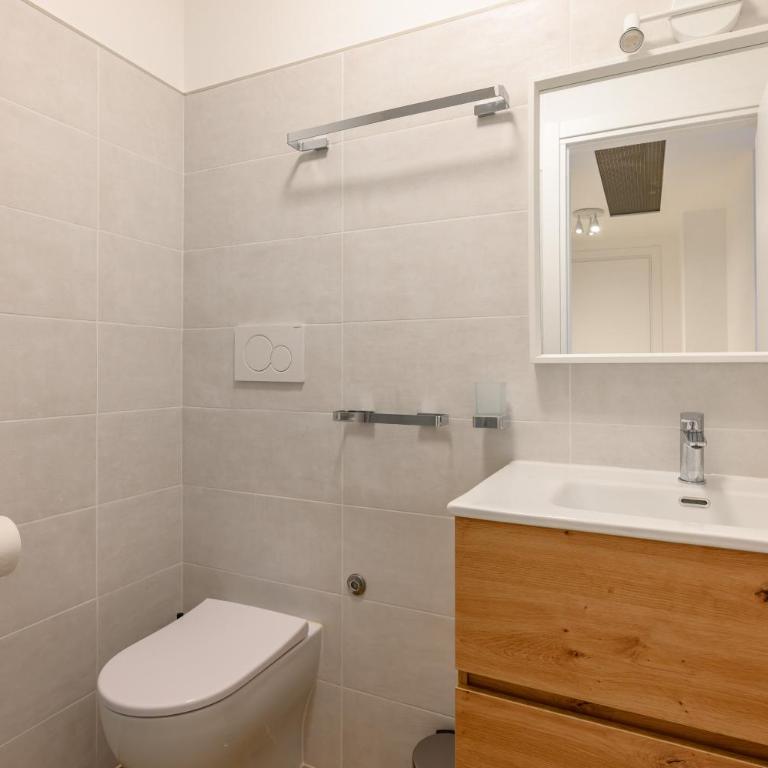 Tiber Terrace Retreat - Free Parking, Wi-Fi & Netflix - Appartamento con 2 Camere da Letto - 19