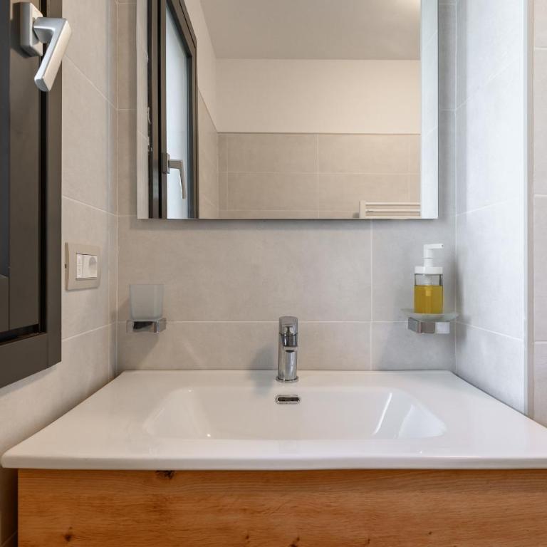 Tiber Terrace Retreat - Free Parking, Wi-Fi & Netflix - Appartamento con 2 Camere da Letto - 24