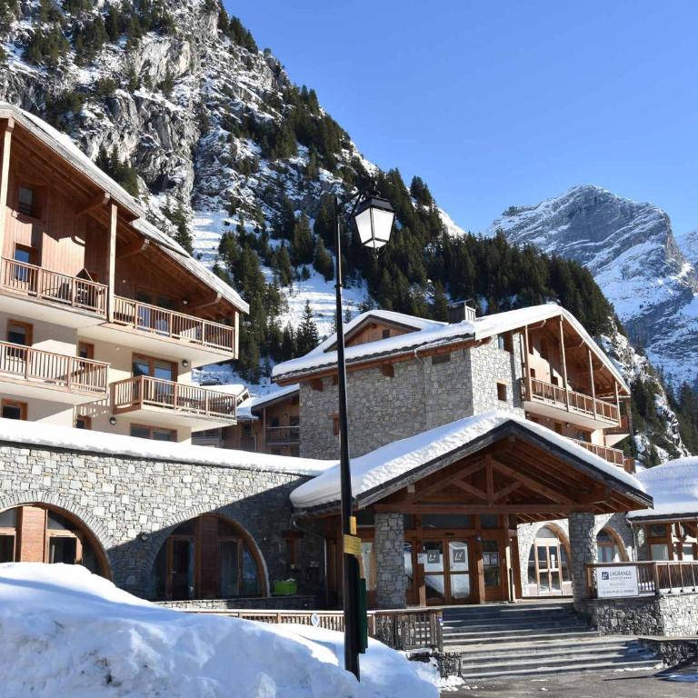 Bel appartement avec balcon et parking couvert - FR-1-464-217 - Appartement - 11