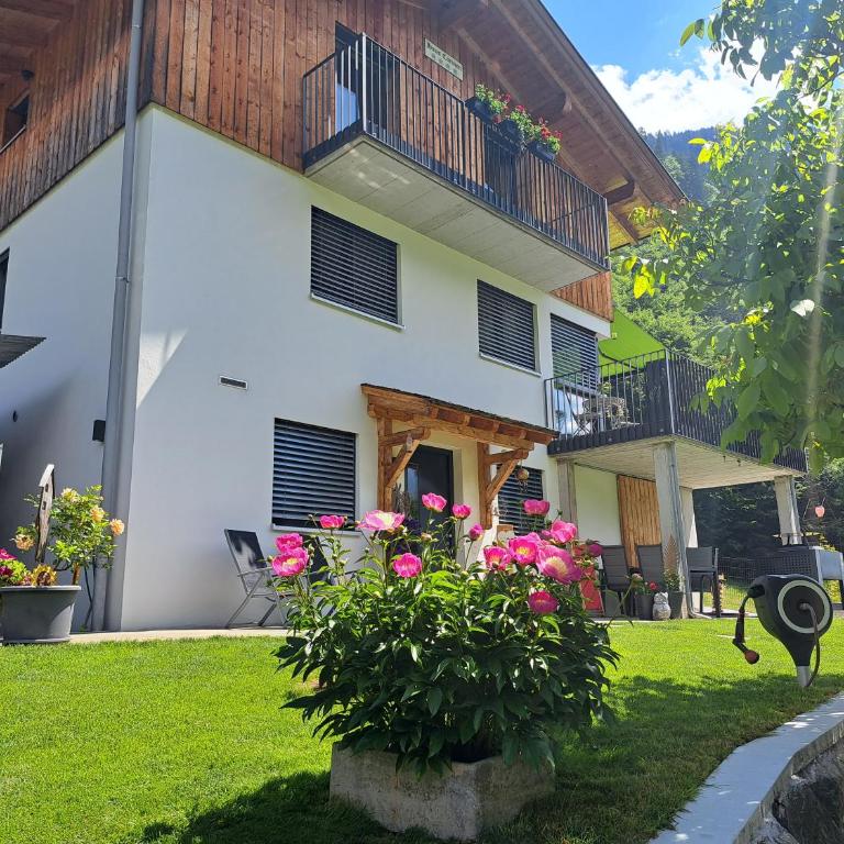 Haus Carmen, Familienfreundliche 4 Edelweiss Ferienwohnung mit TOP Einrichtung - Apartment mit 2 Schlafzimmern - 2