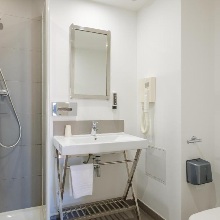B&B HOTEL Antibes Juan-les-Pins - Chambre Quadruple - 5