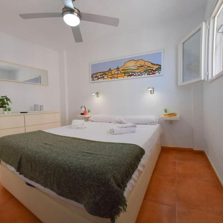 Seafront Apt in Arenales Beach, Pool & Parking - One-Bedroom Apartment - 3