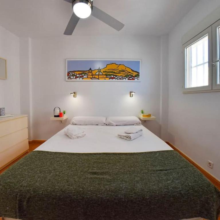 Seafront Apt in Arenales Beach, Pool & Parking - One-Bedroom Apartment - 4