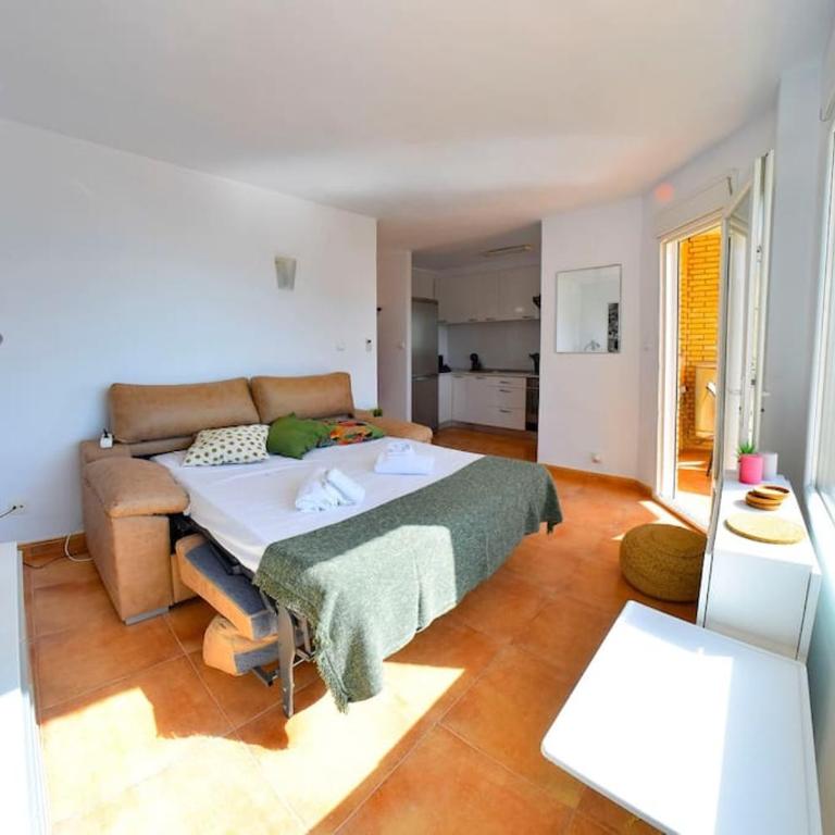 Seafront Apt in Arenales Beach, Pool & Parking - One-Bedroom Apartment - 6