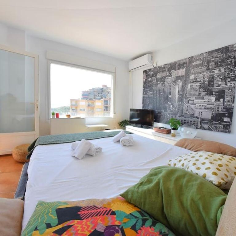 Seafront Apt in Arenales Beach, Pool & Parking - One-Bedroom Apartment - 12