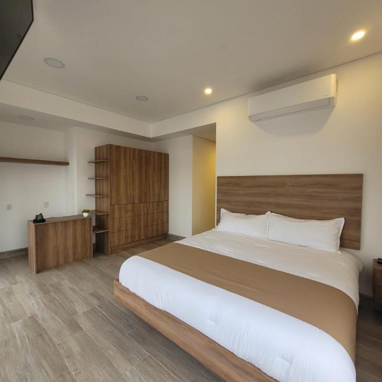 Casa Cacho - Deluxe One-Bedroom Apartment with City View - 7