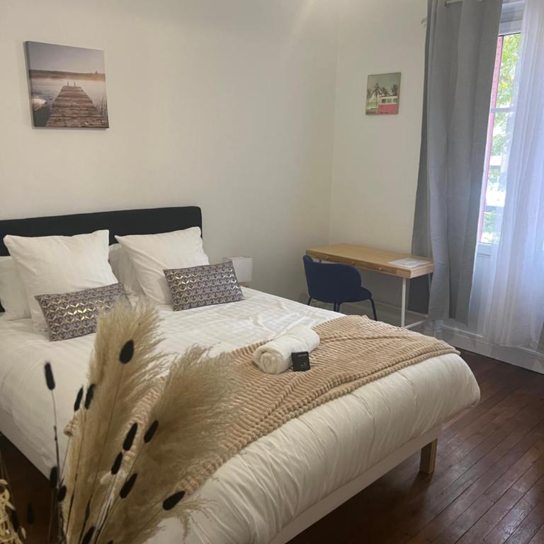 Charmant appart o cœur de Nantes avec parking - Three-Bedroom Premium Apartment with Balcony - 3