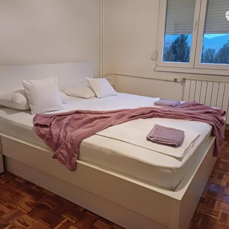 Sunny Sarajevo Stay - One-Bedroom Apartment - 10