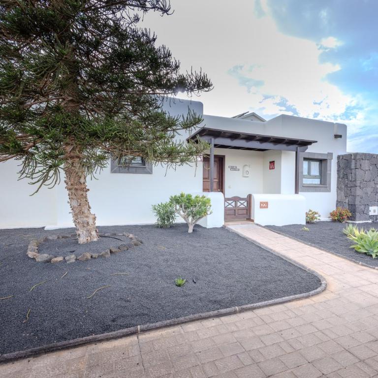 Casa Carla - Three-Bedroom Villa - 40