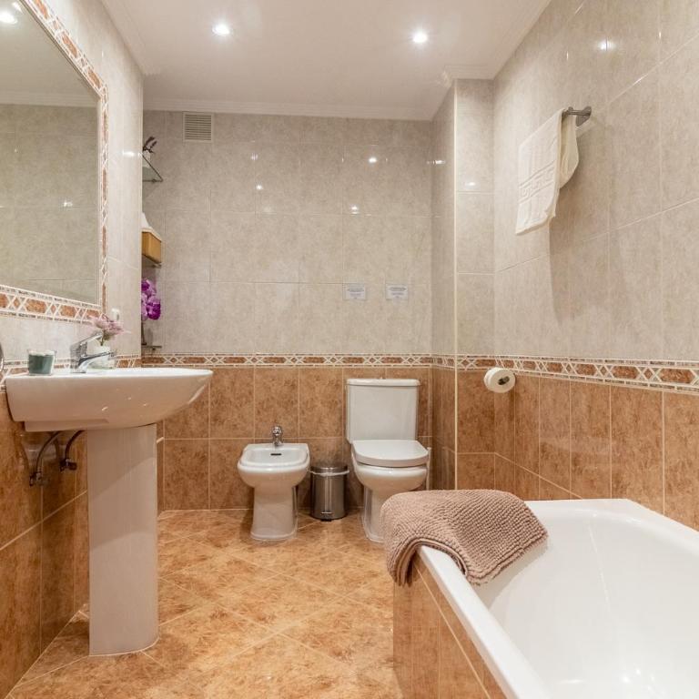 Apartamento en Marbella centro vistas al mar - Three-Bedroom Apartment with Sea View - 20