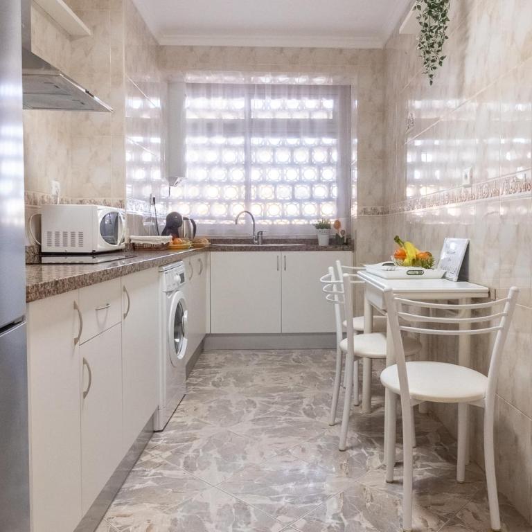 Apartamento en Marbella centro vistas al mar - Three-Bedroom Apartment with Sea View - 5