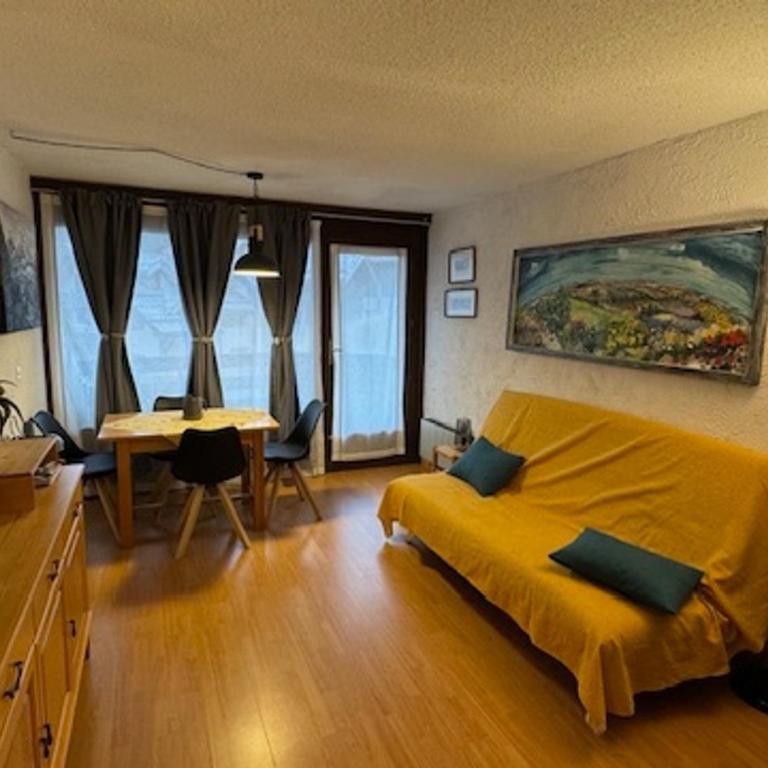 Studio charmant proche pistes et commerces avec parking, balcon, animaux acceptés - FR-1-445-210 - Estudio - 1