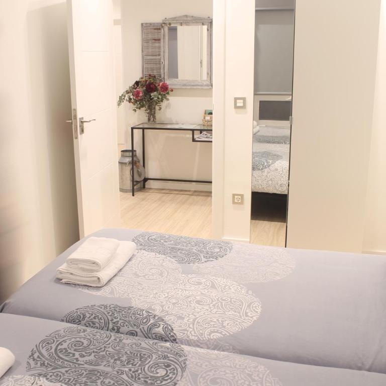 Talaia HT - Habitación Doble con baño compartido - 2 camas - 1