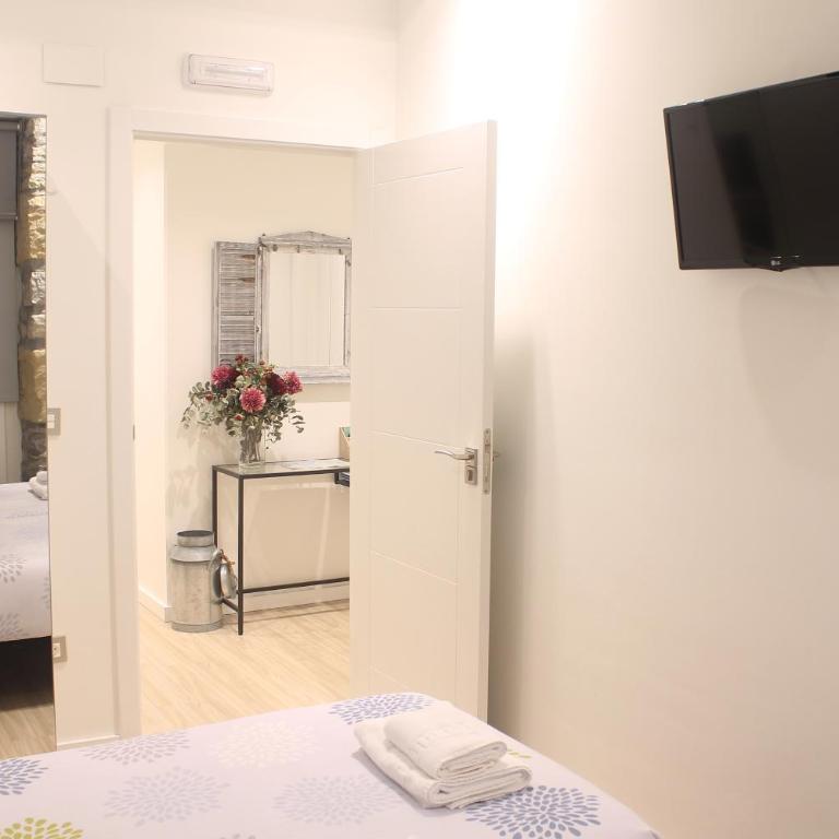 Talaia HT - Habitación Doble con baño compartido - 2 camas - 13