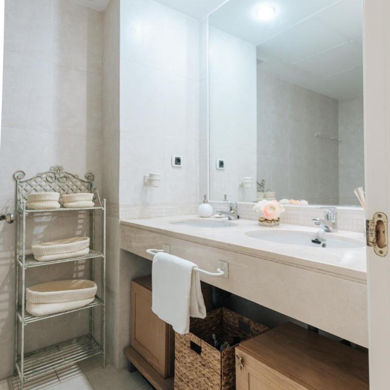 Malta by BH Marbella - Two-Bedroom Apartment with Balcony and Terrace - 17