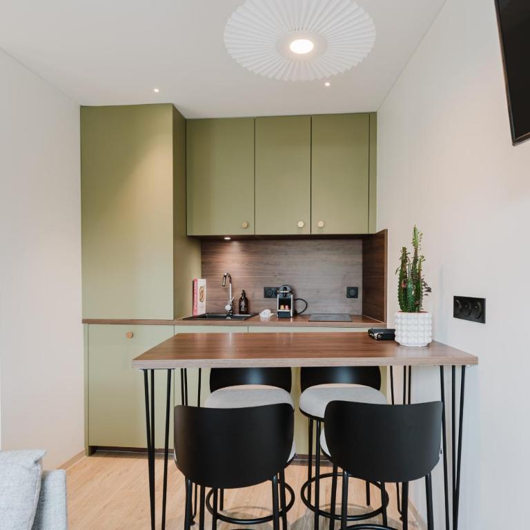 Appart Hotel Neostelia - Suite with Balcony - 1