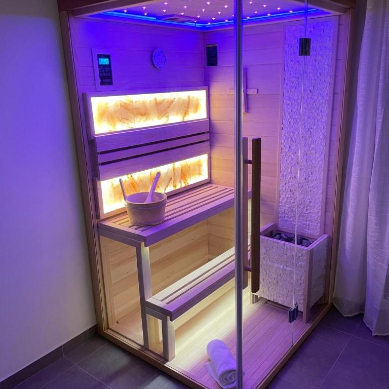 Luna Marie - Double Room with Spa Bath - 9
