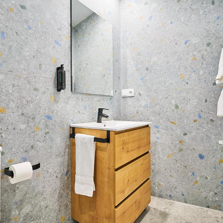Apartamentos Esperanza by gaiarooms - Estudio Familiar - 26