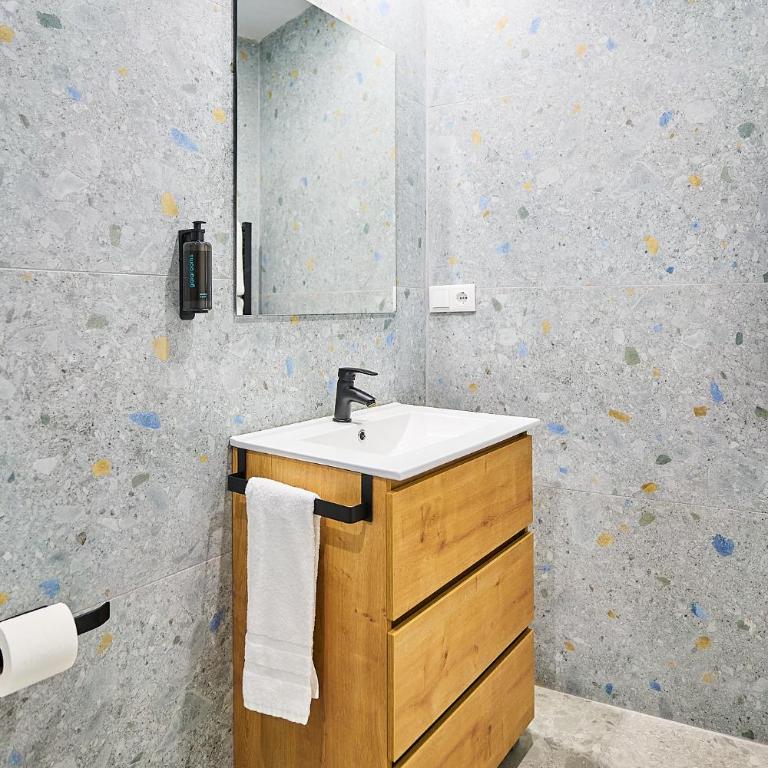 Apartamentos Esperanza by gaiarooms - Estudio Familiar - 27