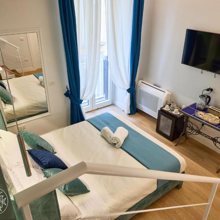 Vista Piazza dei Martiri - Deluxe Double Room with Balcony - 4