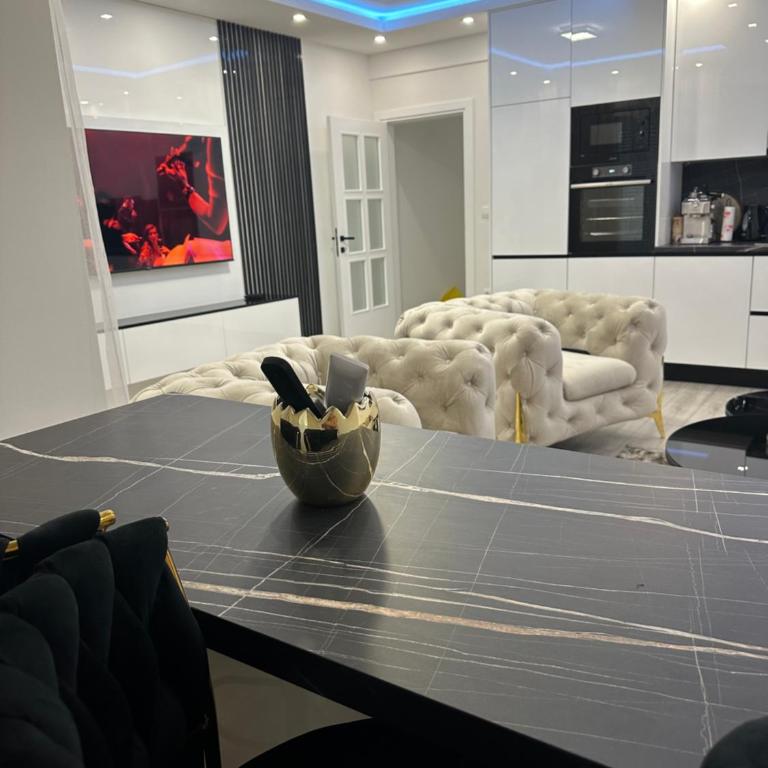 Mo- Luxury Apartment - One-Bedroom Apartment - 2