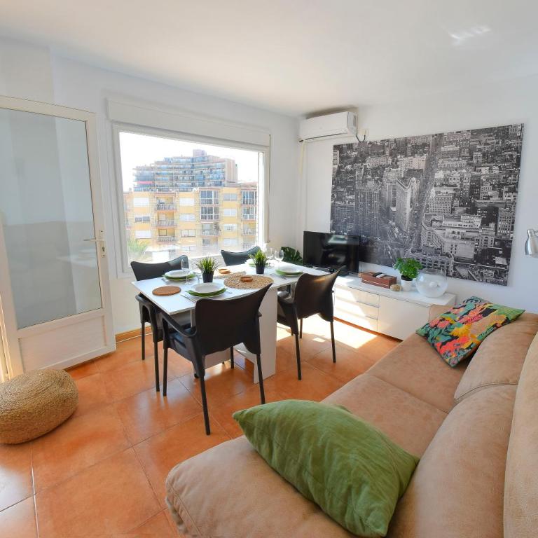 Seafront Apt in Arenales Beach, Pool & Parking - One-Bedroom Apartment - 2