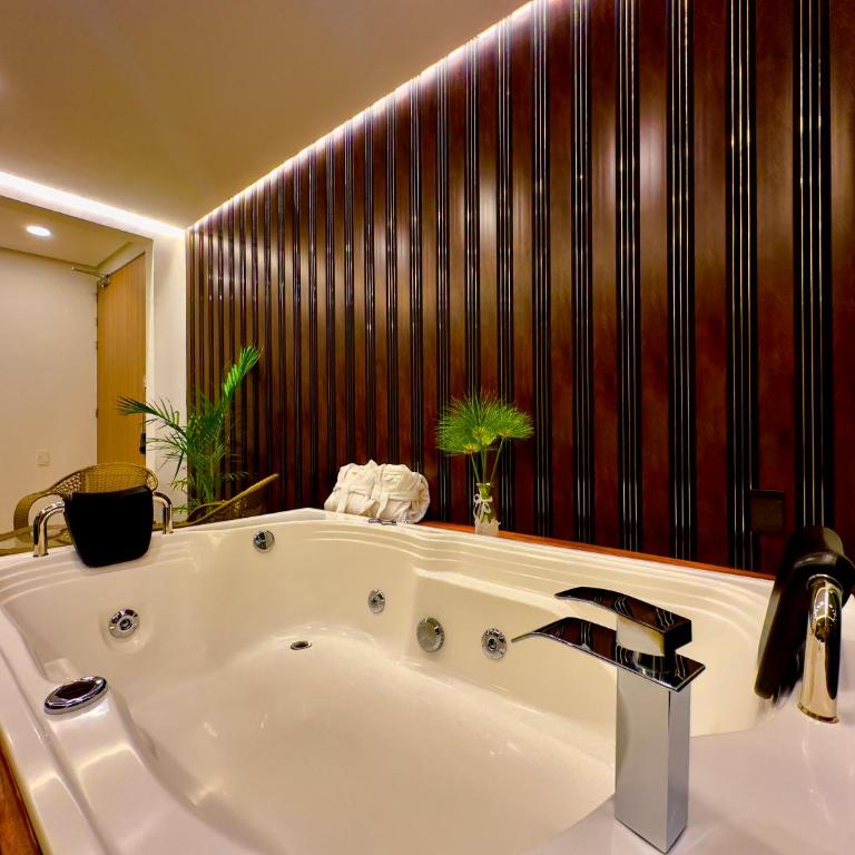 Arvum Hotel Boutique - Suite con bañera de hidromasaje - Cama extragrande - 3