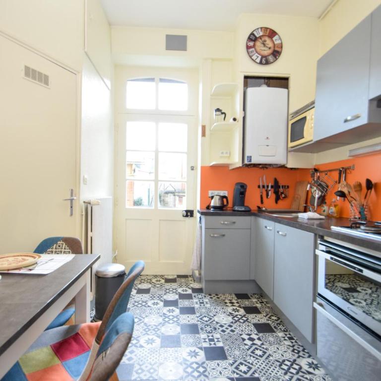 Appartement 6 pers a 300m de la plage du prieuré - Two-Bedroom Apartment with Terrace - 6