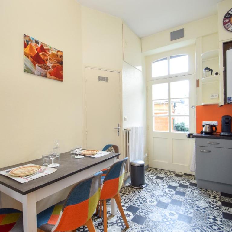 Appartement 6 pers a 300m de la plage du prieuré - Two-Bedroom Apartment with Terrace - 4