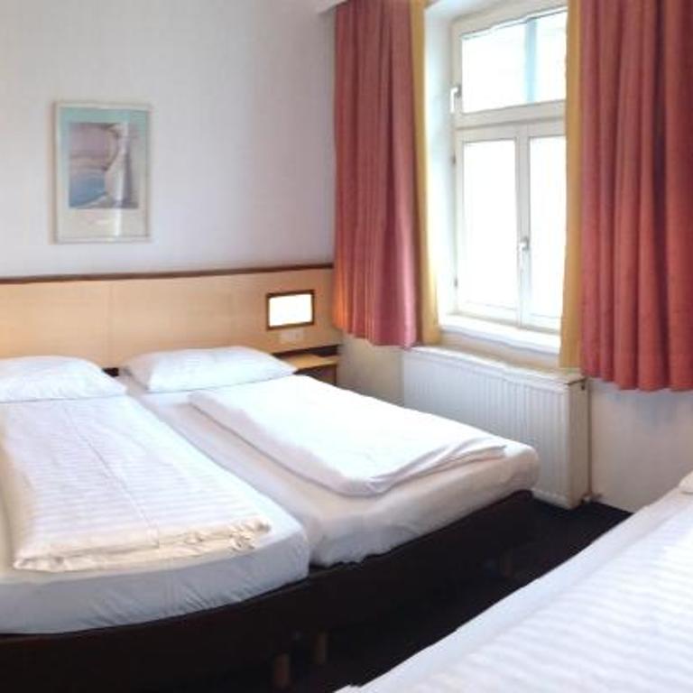 Hotel Goldene Krone Innsbruck - Economy Vierbettzimmer - 4